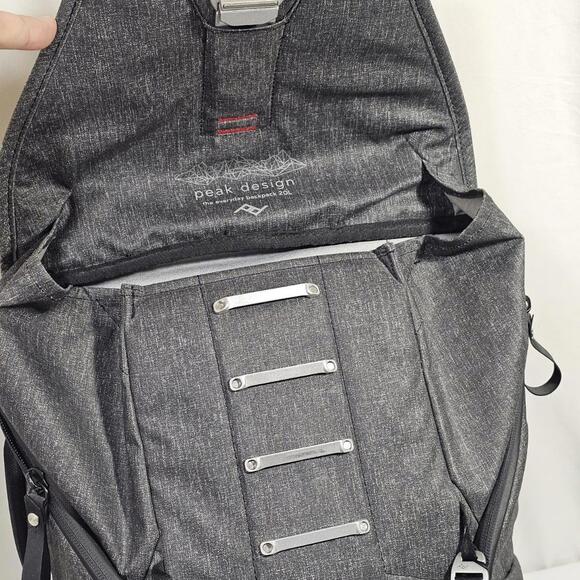 Peak Design Everyday Backpack 20L Carbon Gray Camera Bag Photo Carry - Picture 12 of 15